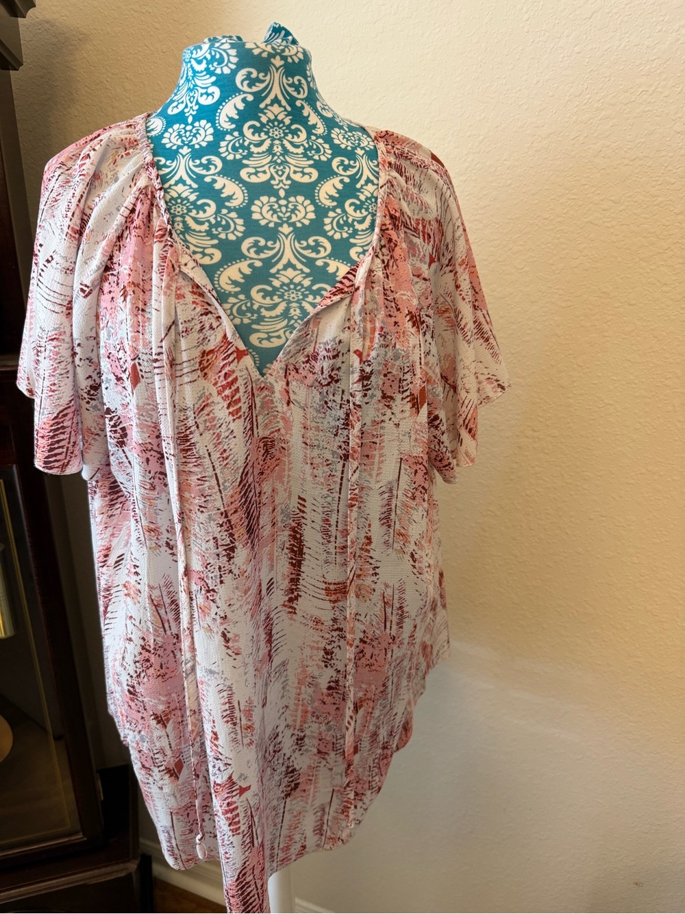 Ash Pink & White Printed V-Neck Flutter Sleeve Top